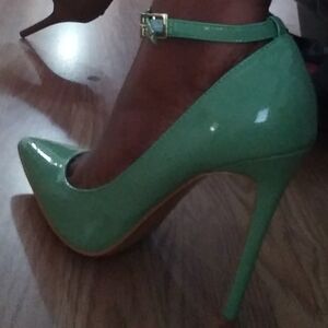 Elegant Green Stiletto Heels